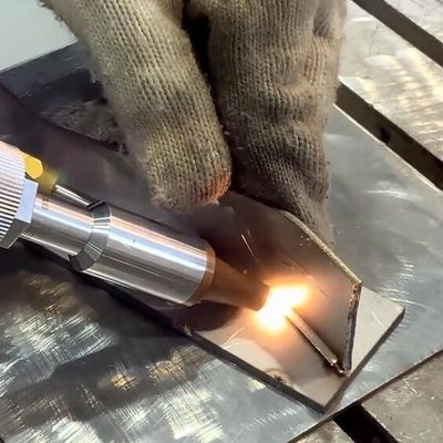 Metal Sheet Aluminium Handheld Laser Welding Machine Purple Horn 500w 1000w