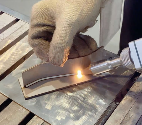 Purple Horn Lazer Welding Machine , Stainless Steel Aluminium Fiber Laser Welder